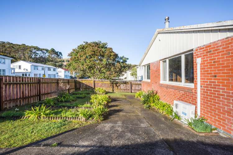 59 Waihora Crescent Waitangirua_11