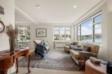10D/274 Oriental Parade_1