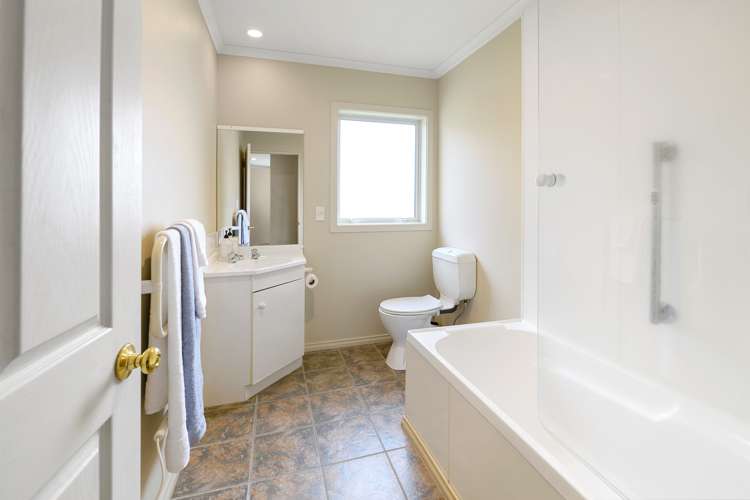 33 Philomel Crest Welcome Bay_9