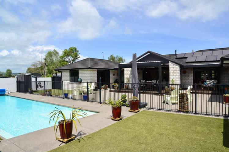 2 Alan Livingston Drive Cambridge_28