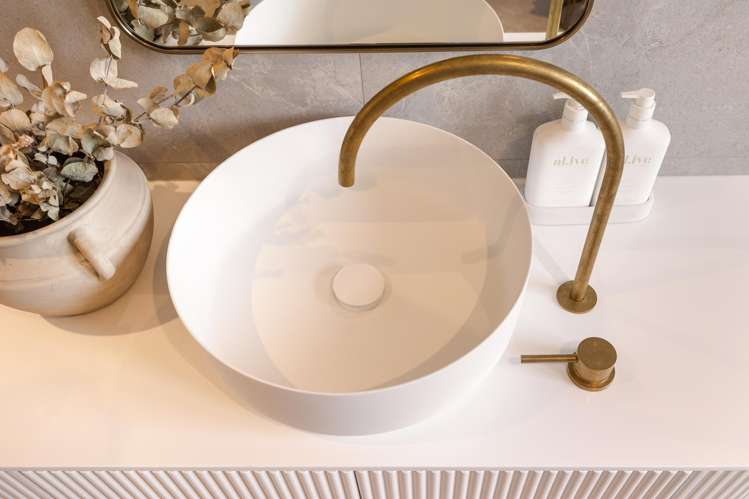 6 Parkside Avenue (off Roots Street East) Feilding_18