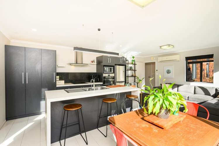 18 Galea Grove Kelvin Grove_9