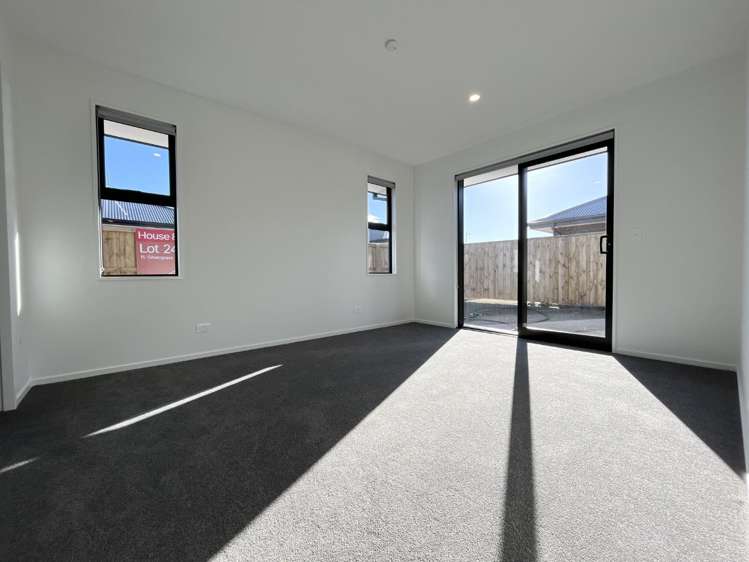 15 Silvergrass Way 11103_12