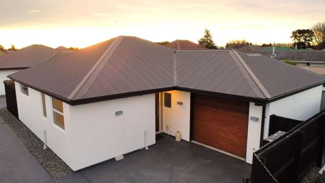Over 60's Priced to Sell, 94sqm!