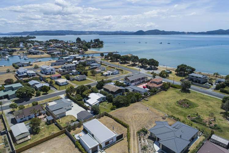 21 Finch Street One Tree Point_9