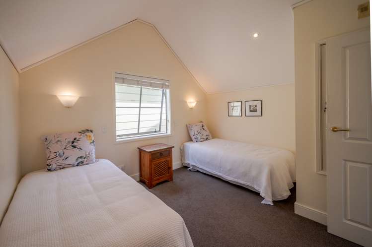 85j Beach Road Akaroa_15