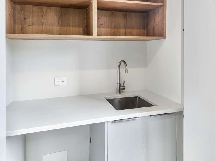 6/7 Wainuiomata Road 10629_3