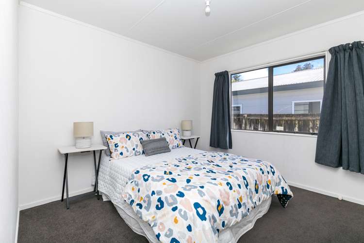 2 Inverness Avenue Hamilton East_13