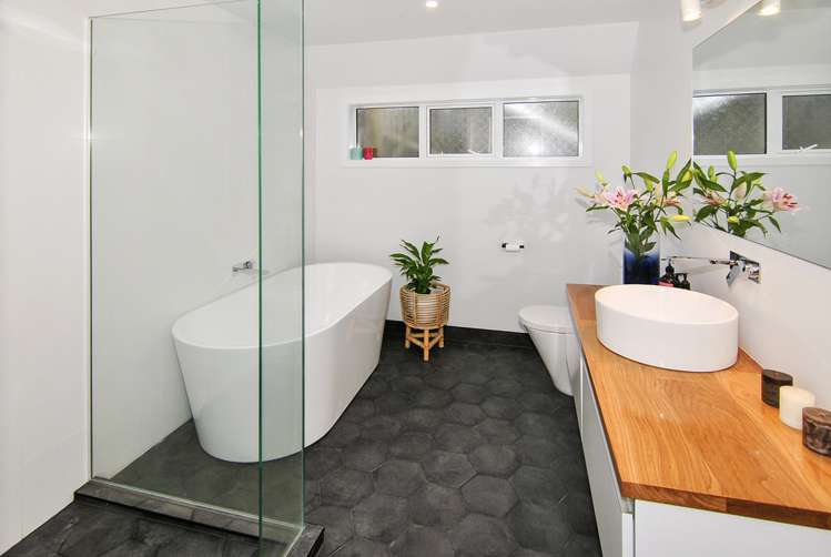 86 Volga Street Island Bay_9