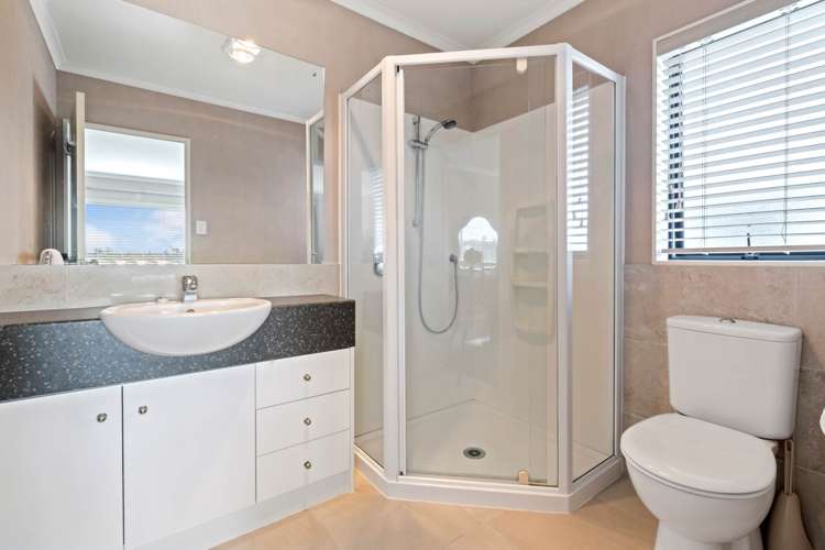 21 Turnberry Drive Wattle Downs_13