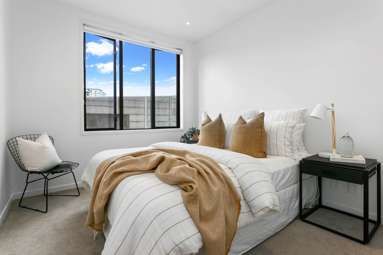 301/23A Pollen Street_4