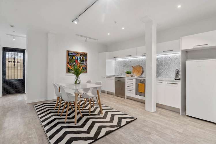 2/25a Lake Road Devonport_23