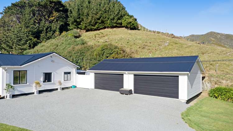 541 South Makara Road Makara_5