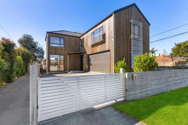 Spacious & Stylish Family Home in Milford