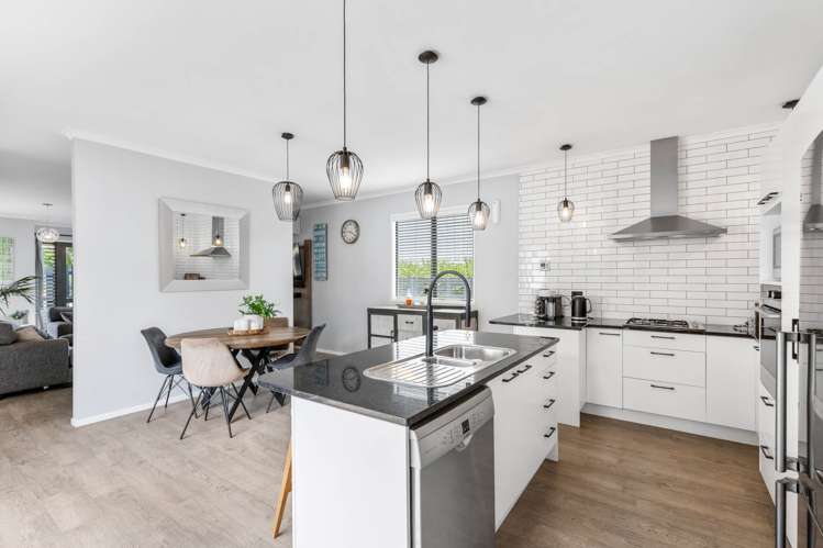 20 Greenbough Lane Greenhithe_10