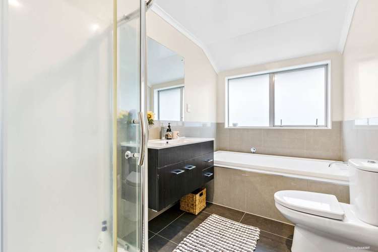 5a Bradbury Road Botany Downs_14