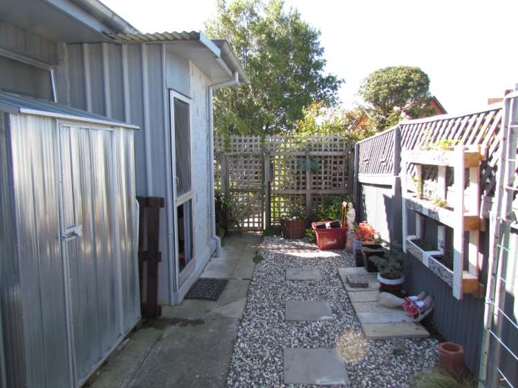 1/14 Snowden Crescent Islington_8