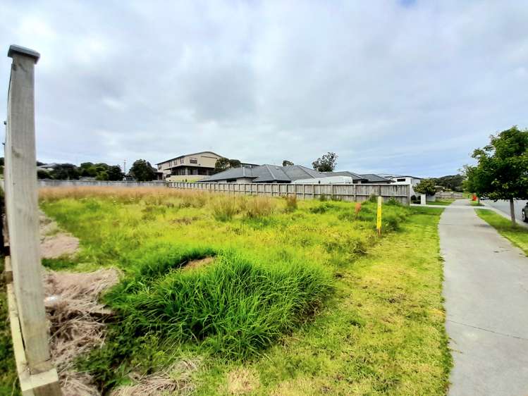 19 Surf View Crescent Red Beach_1