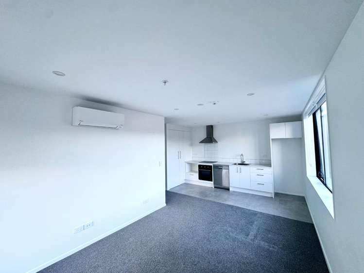102/5 Rauemi way Te Atatu South_2
