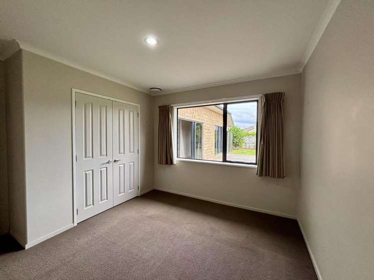 16 Somerton Drive Huntington_14