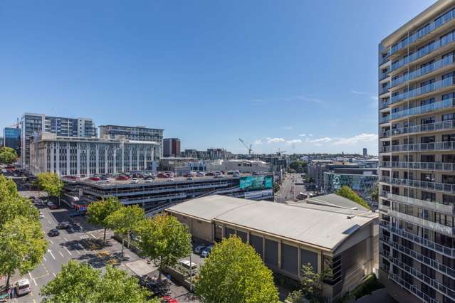 7b/18 Hobson Street Auckland Central_1