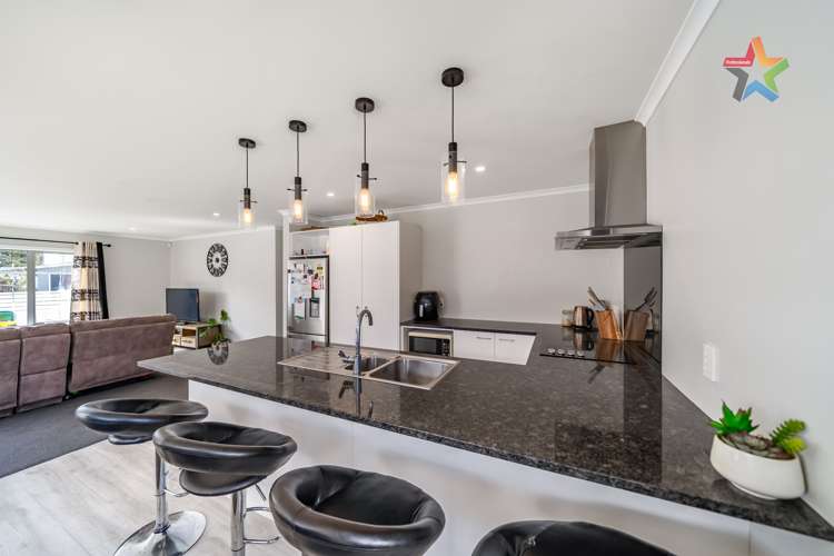 2 Grovedale Square Wainuiomata_11