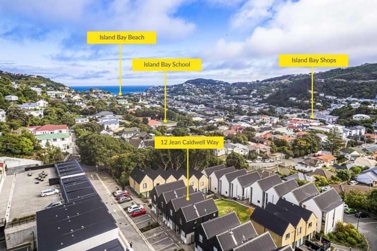 12 Jean Caldwell Way Island Bay_8