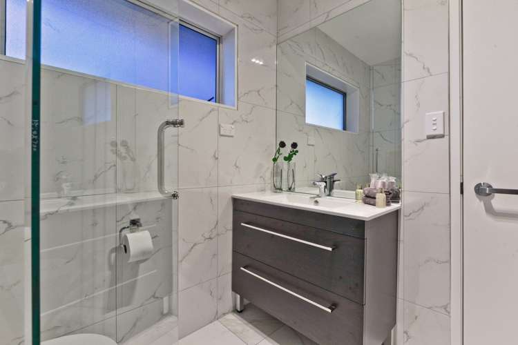 17 Valerie Crescent Okura_24