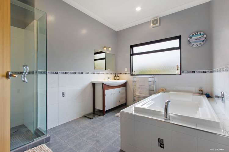 241 Royal Road Massey_17