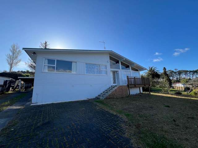 Charming 3-Bedroom Family Home in the Heart of...