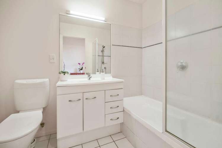 2/8 Tuscany Way Te Atatu Peninsula_11