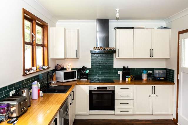 Renovated 3BR house in Sunny Wainuiomata