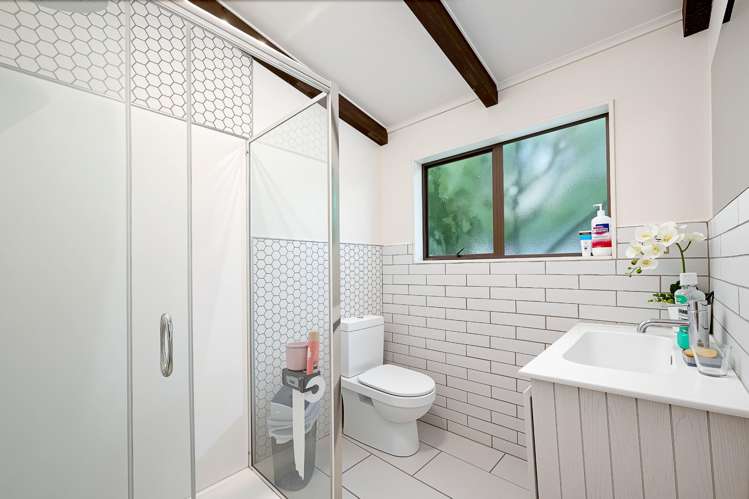 2 Raelene Place Massey_9