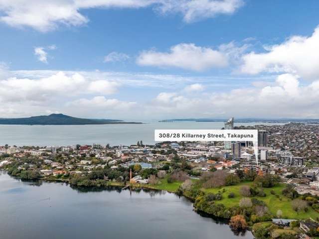 LUXE LAKESIDE LIVING IN THE HEART OF TAKAPUNA