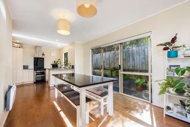 2/6 Knott Road Stanmore Bay_2