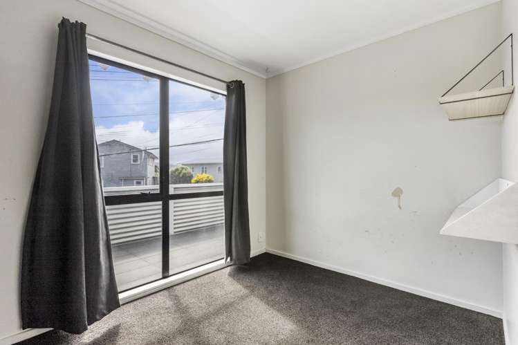 25 Tukanae Street Strathmore Park_8