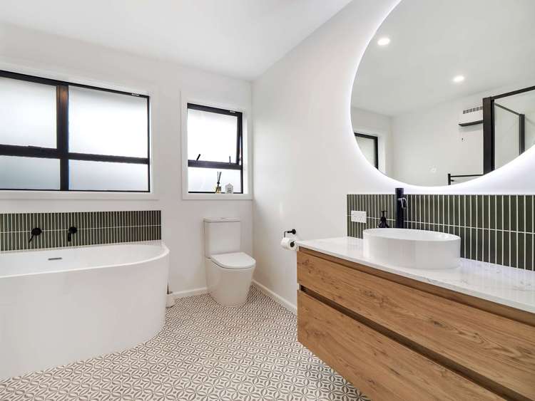 53 Woodbury Street Russley_17