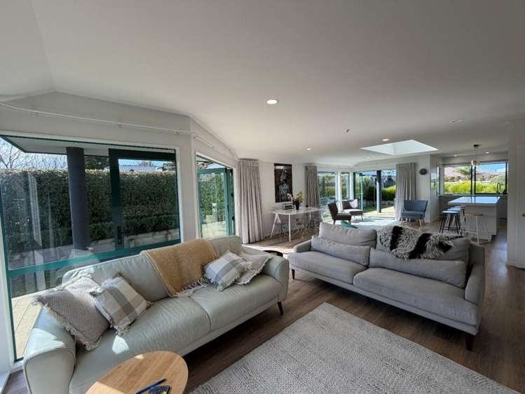 20 Sunrise Avenue 11229_9