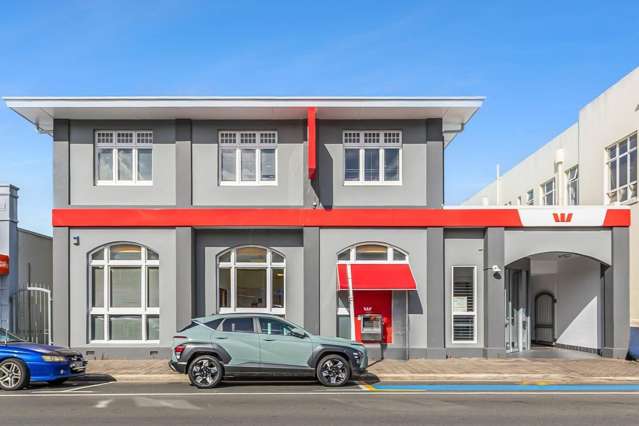 Plenty of interest in town centre bank