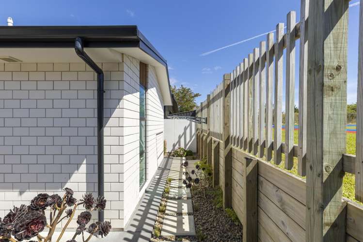 10 Mackillop Way Brooklands_11