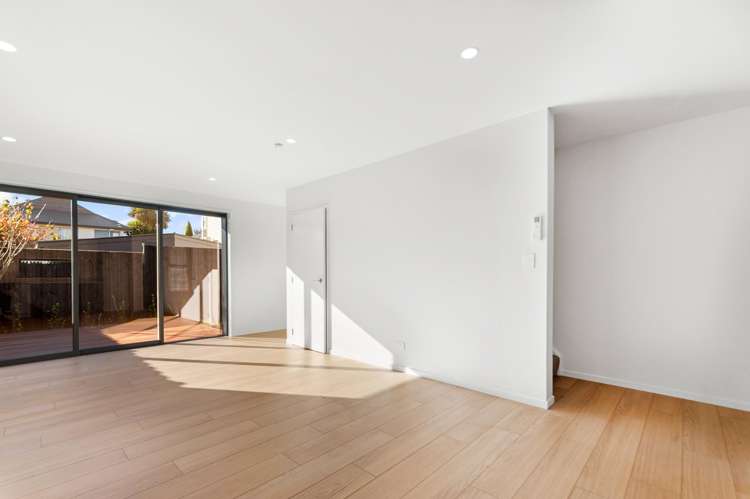 3/10 Seddon Street_4