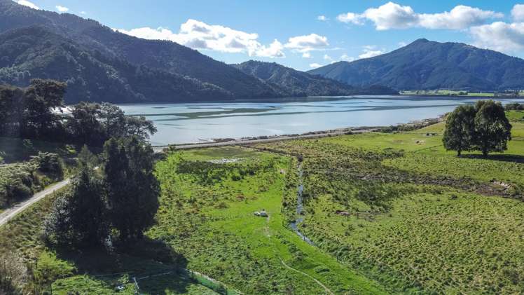 884 Queen Charlotte Drive_3