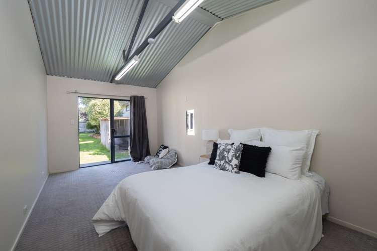 8 Alford Forest Road Allenton_16