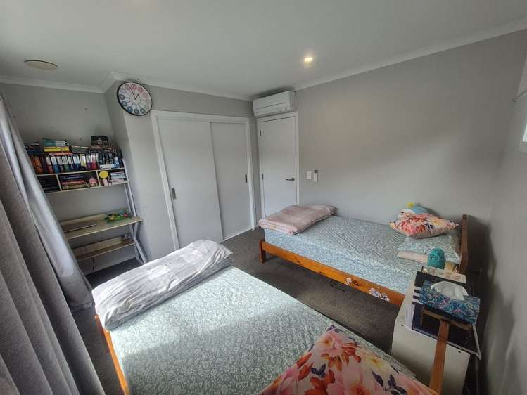 8 Ronalds Way Taita_12