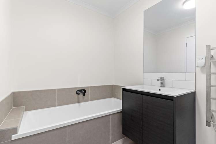 9 Oranga Drive Westgate_13