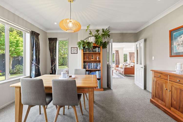 6 June Gardens Northwood_13