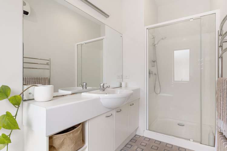 2/12 Herons Way Northcote_11