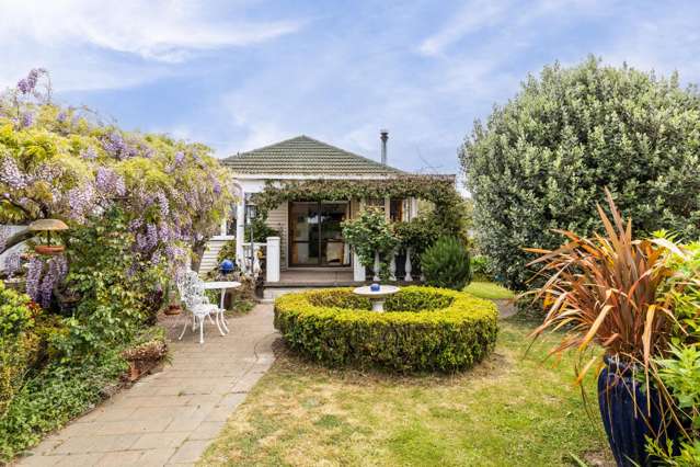 Classic Comfort with Space, Sun & Privacy