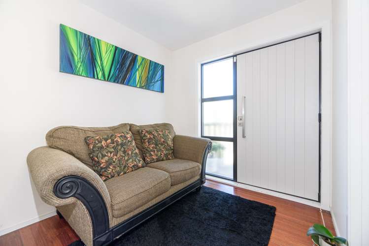 12a Roland Hill Glen Eden_17