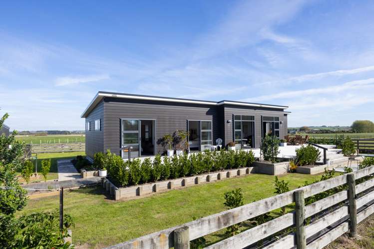 567 Lethbridge Road_3